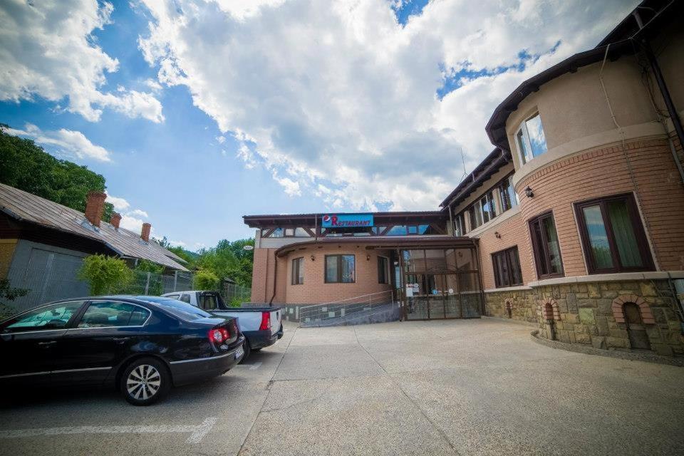 Hotel Gclub Breaza  Exterior photo